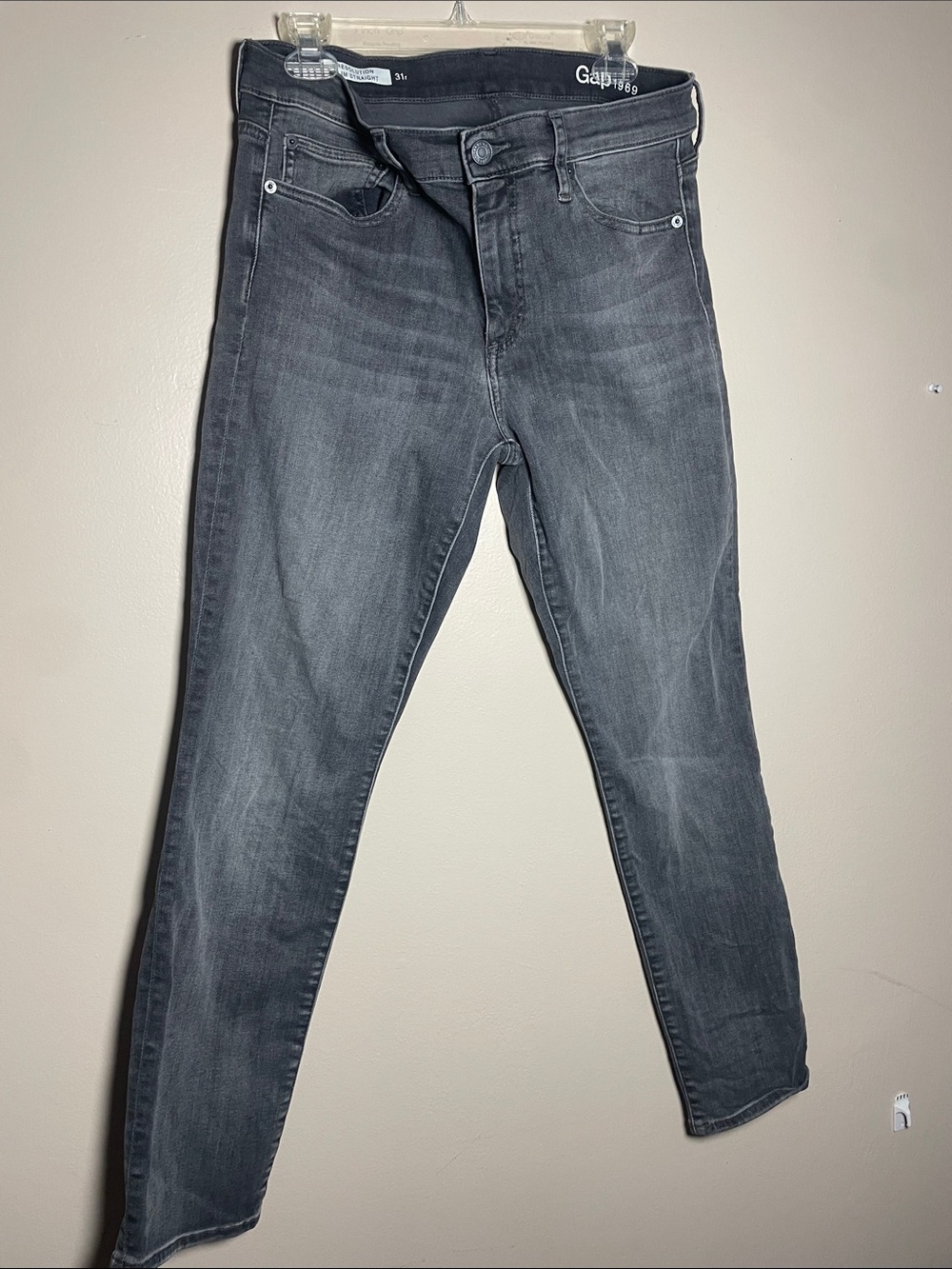 GAP Women 1969 Resolution Slim Straight Jeans 31R  Black Washed  Gray